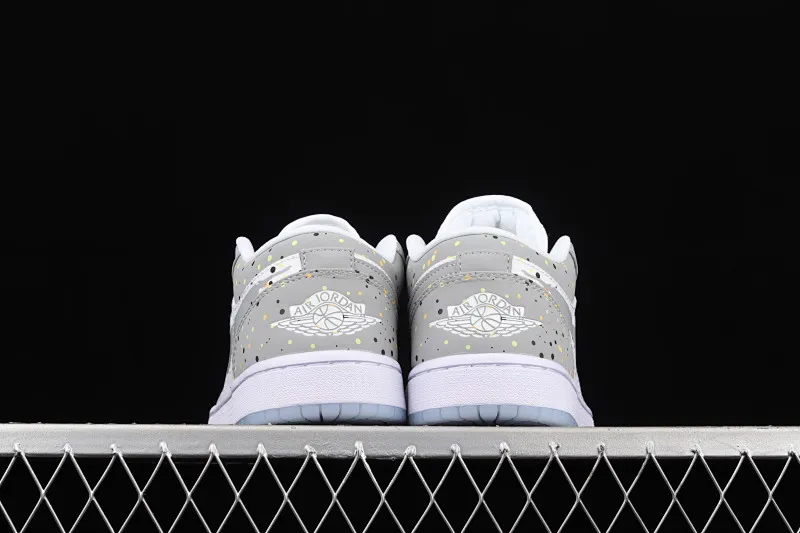 All categories Air Jordan Jordan series basketball shoes Air Jordan 1 Low Air Jordan 1 Low AJ1 Joe 1 inkjet white gray low-top cultural basketball shoes DC0774-001